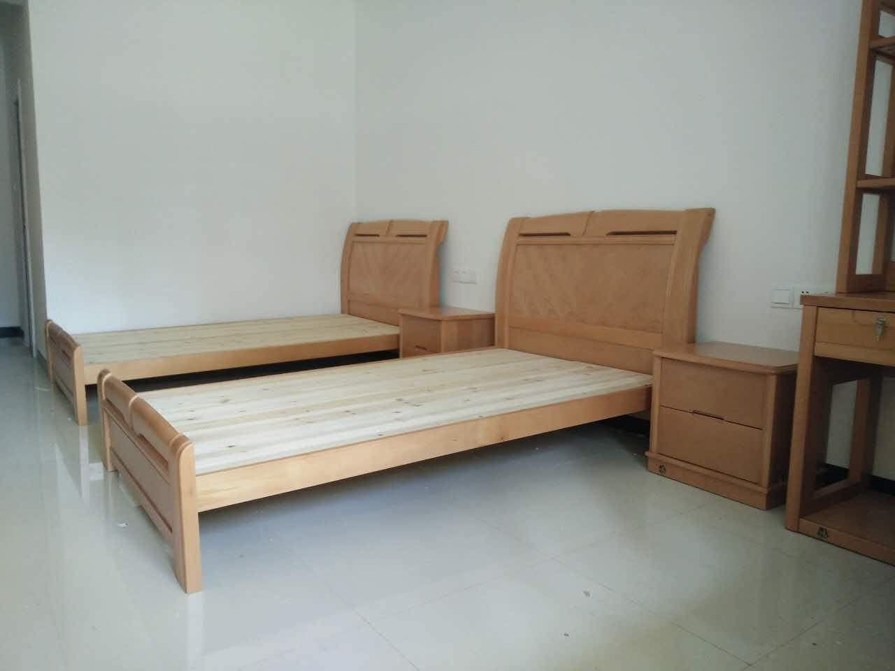乐师傅家具工程案例-广西防城港-立捷家具-寝室衣柜/床头柜/木质床配送安装